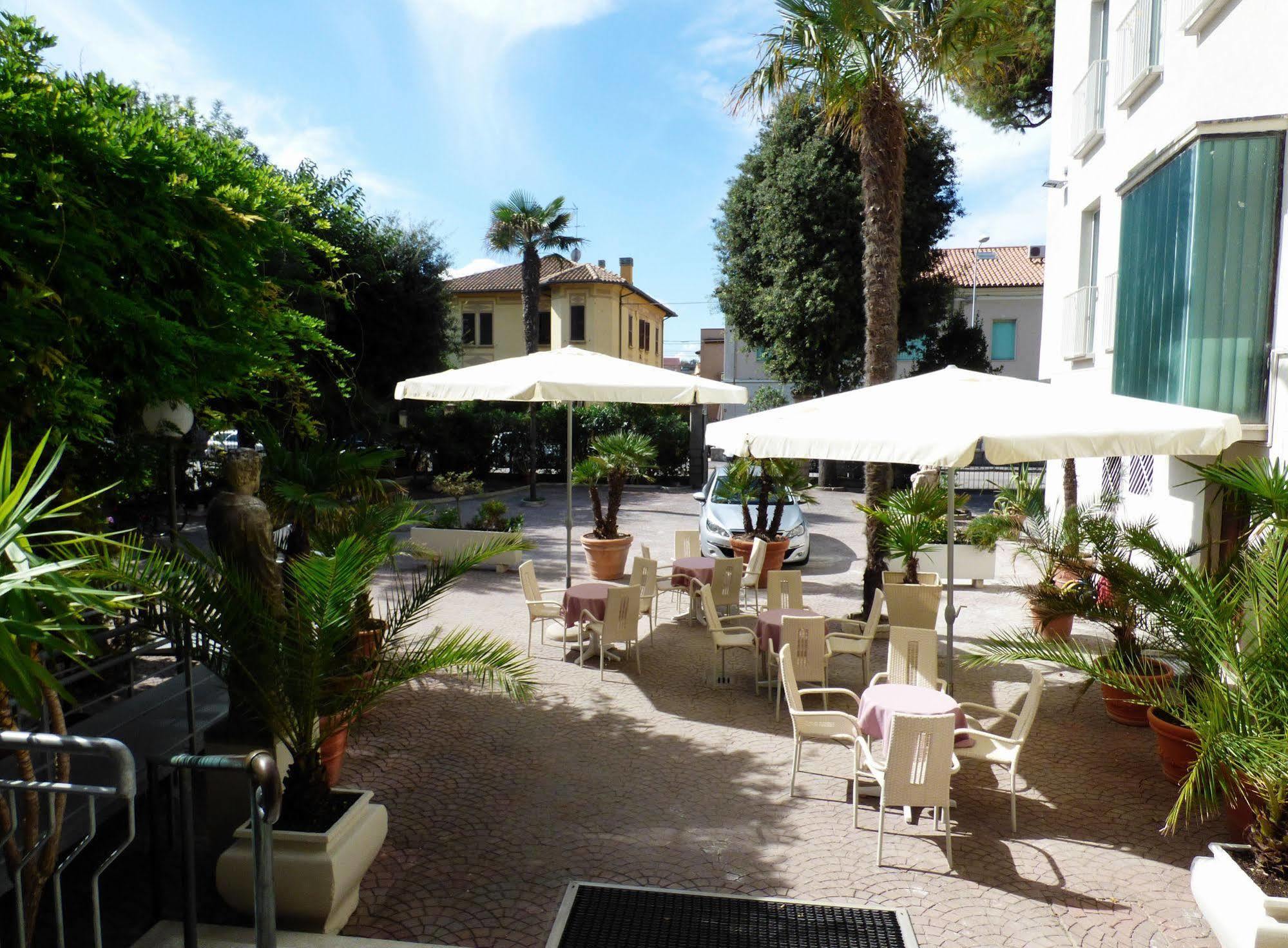 Hotel Cristallo Senigallia Extérieur photo