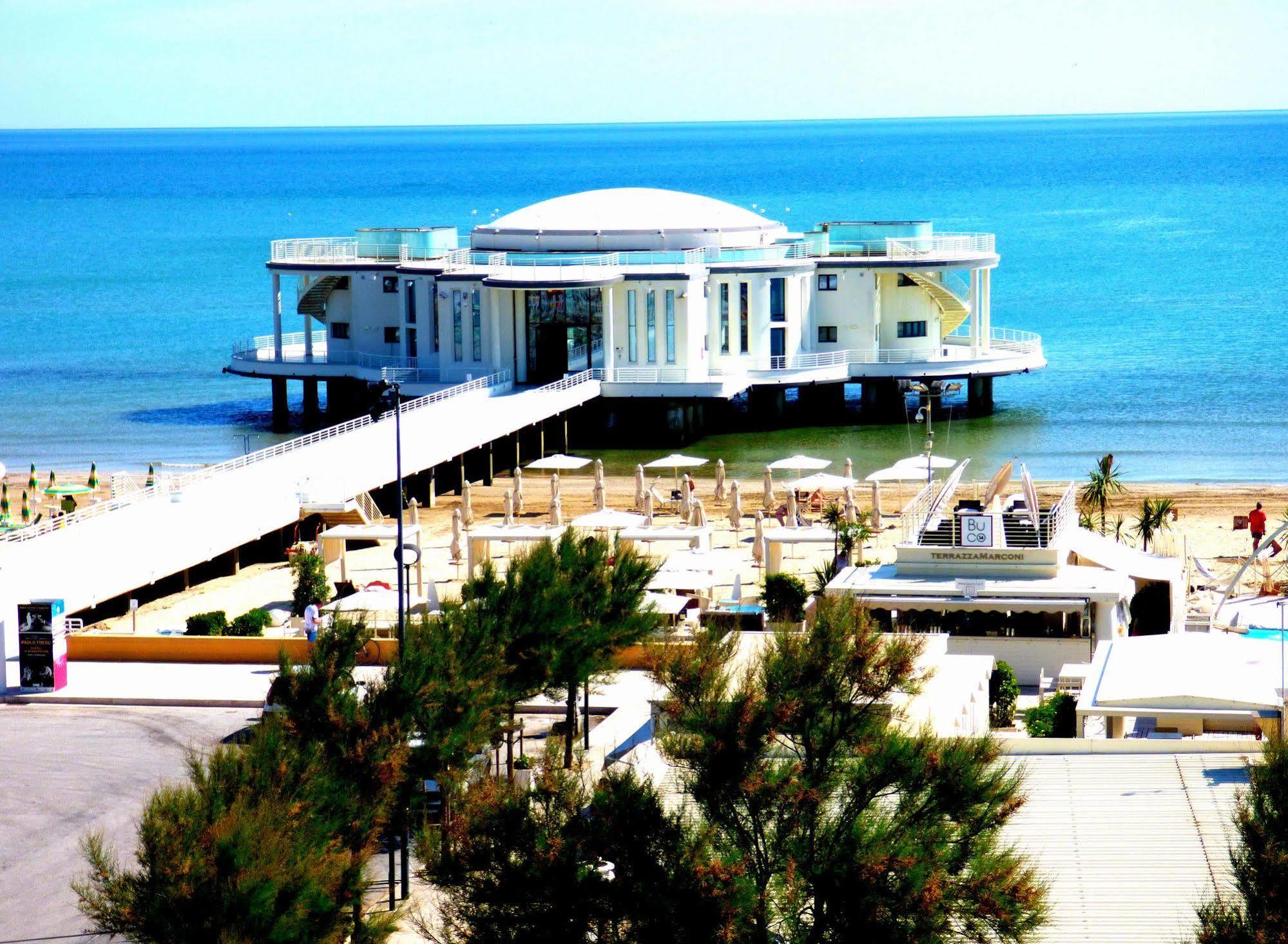 Hotel Cristallo Senigallia Extérieur photo