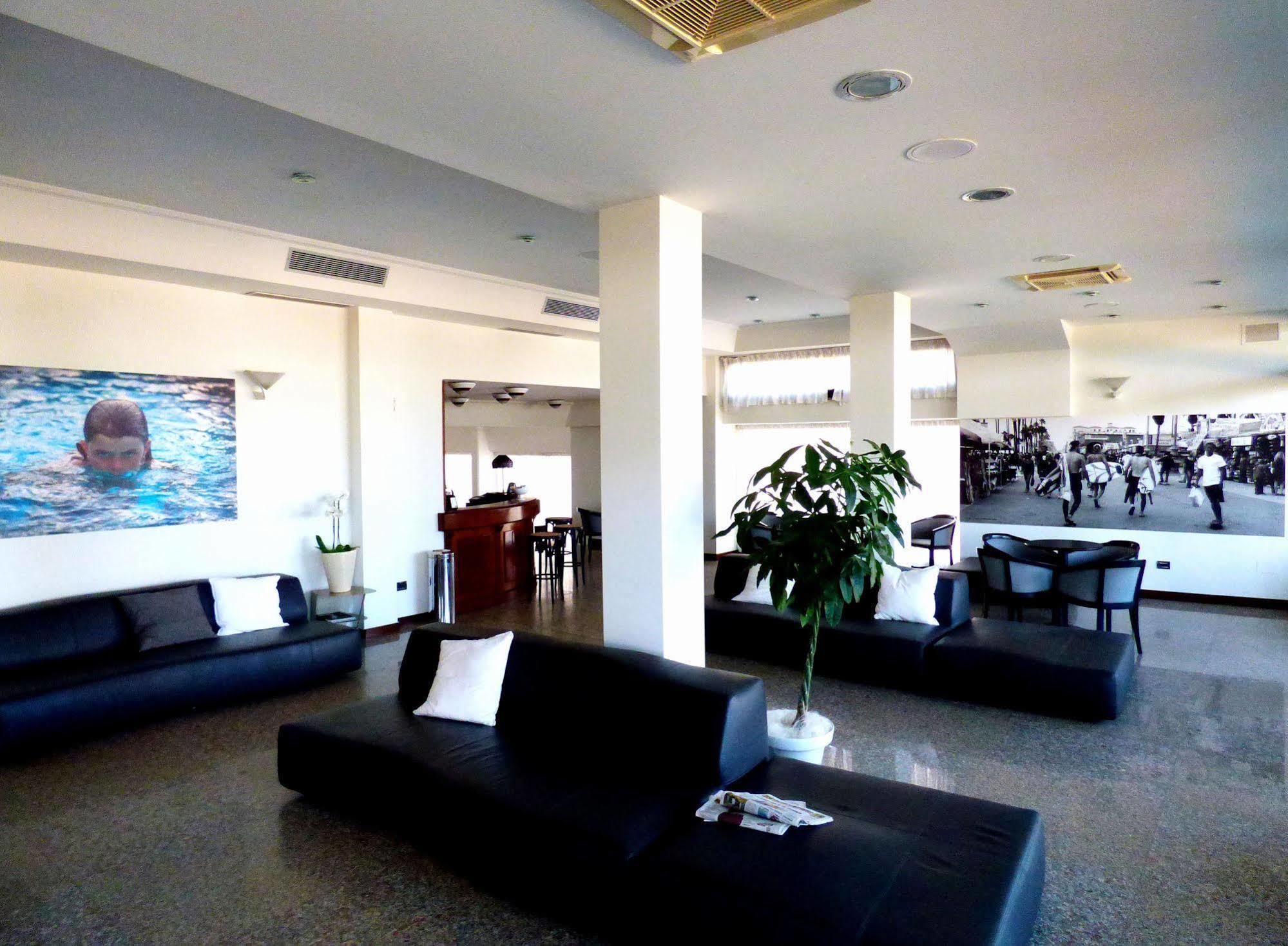 Hotel Cristallo Senigallia Extérieur photo